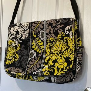 VERA BRADLEY / Retired Baroque Quilted Messenger Bag